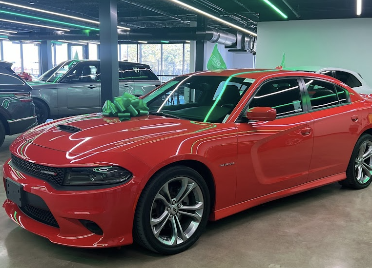 Dealership gallery photo 1